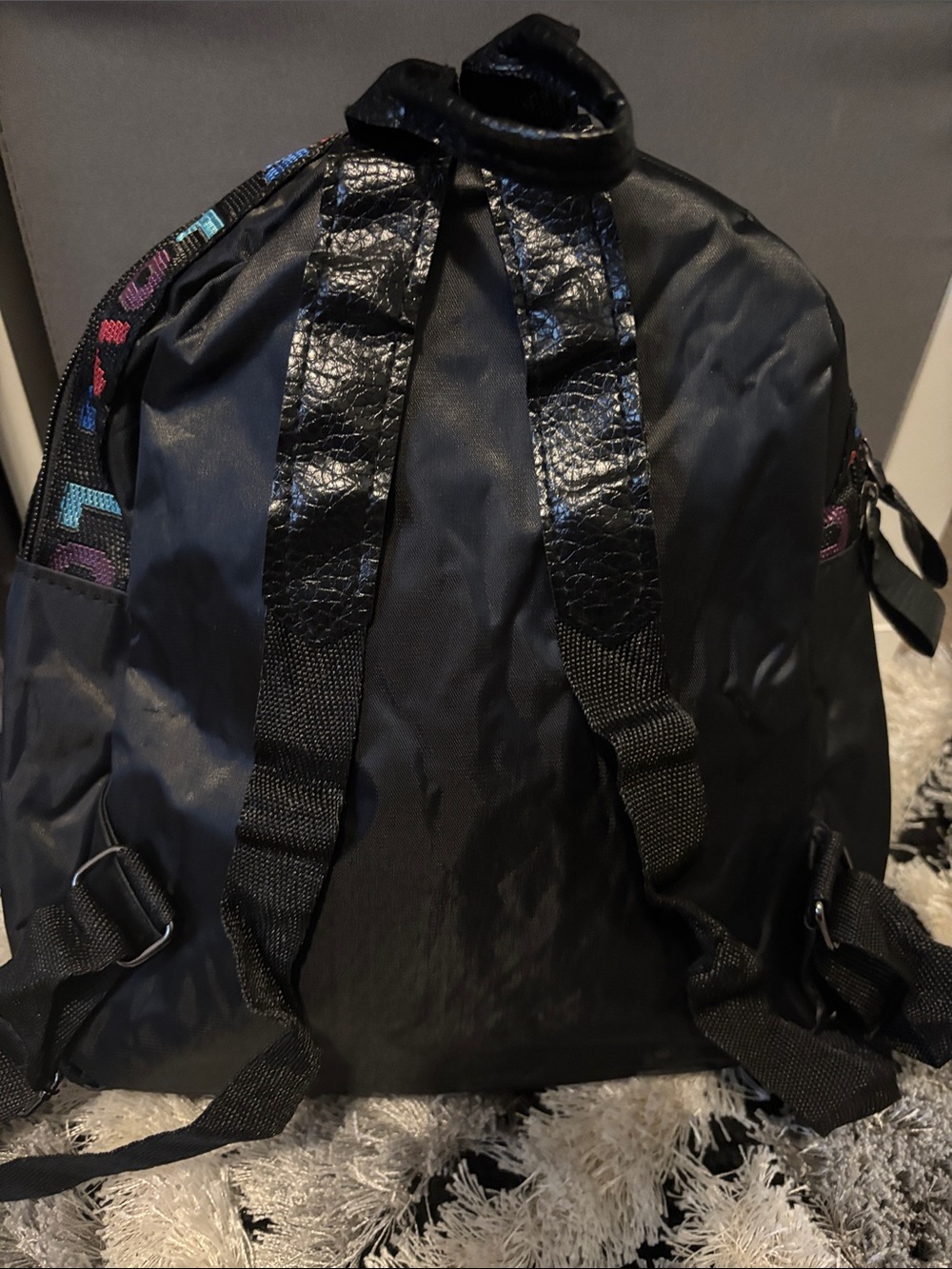 LOVE Backpack 🖤✨ - Picture 4 of 7